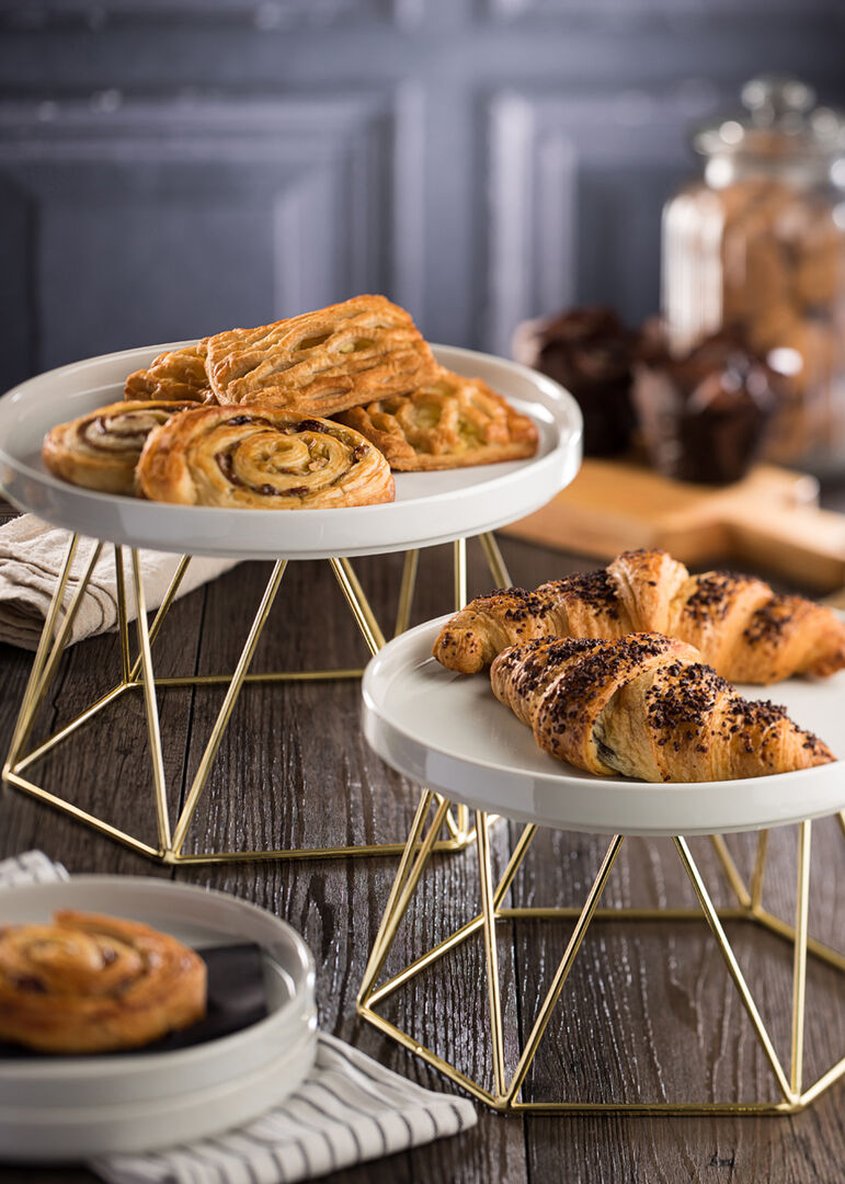 Gold Plate Risers Lifestyle Image showcasing tasty pastries