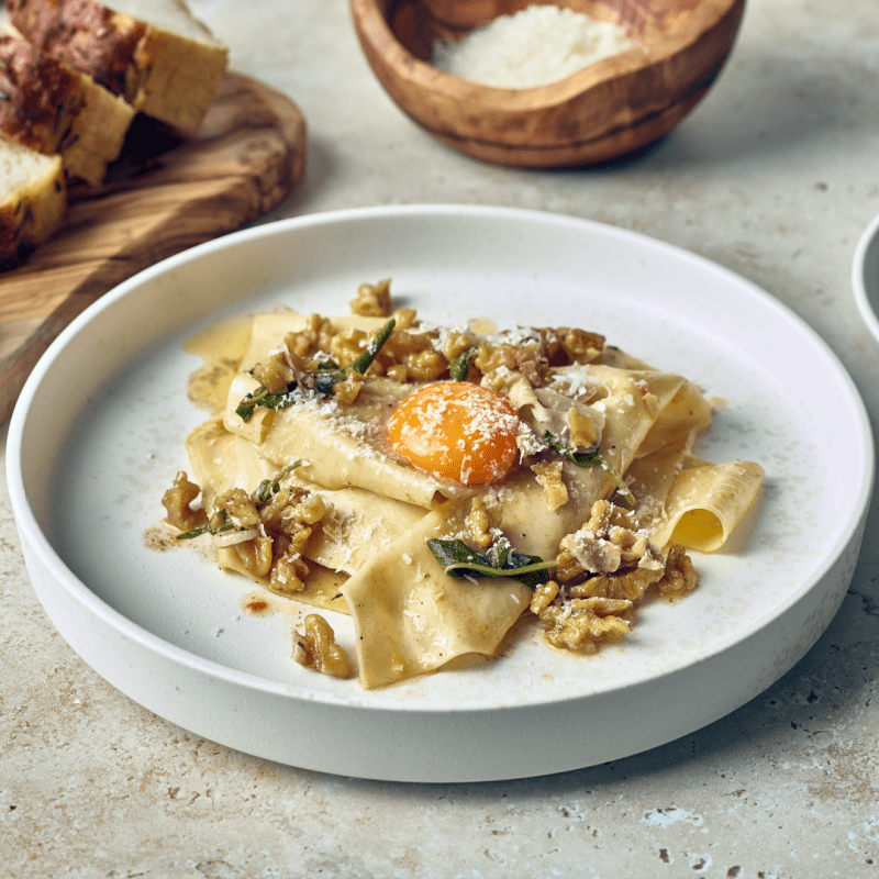 Food served on a 24-5cm Sereno Alto Presentation Plate