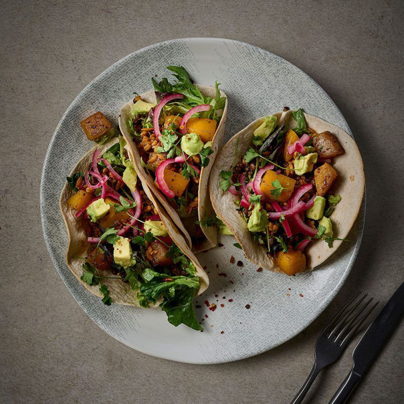 Salad served on a 27-5cm Jute Grey Organic Coupe Plate