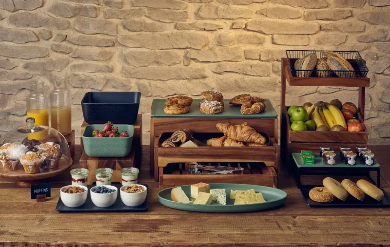 Buffet display utilising Low Box Riser
